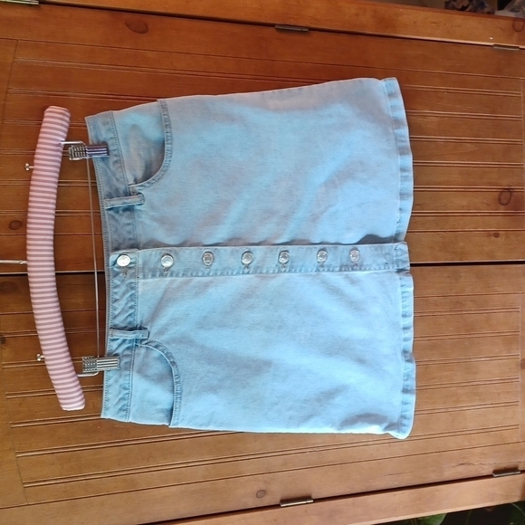 FOREVER 21 BUTTON DOWN JEAN SKIRT. - Picture 1 of 5